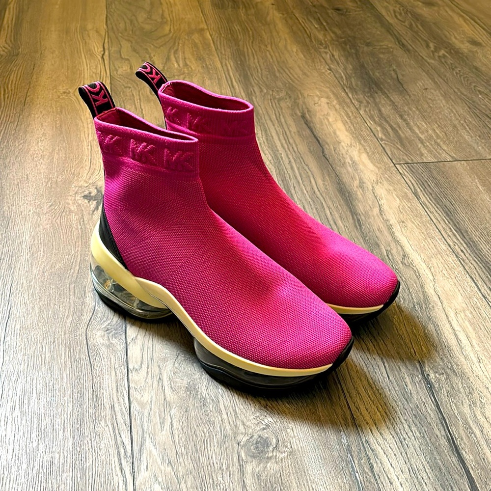 MICHAEL Michael Kors Olympia Extreme Stretch Knit Sock Sneaker. NWOT size 9.5